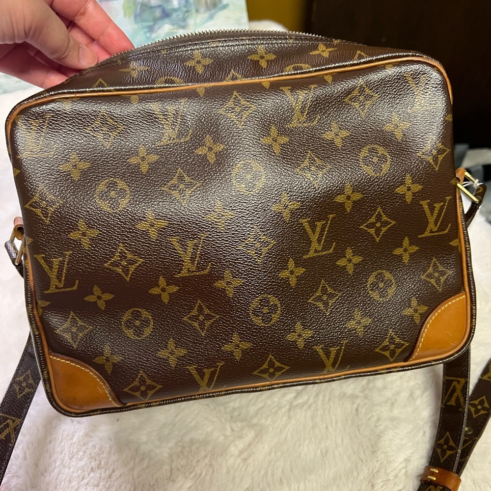 Louis Vuitton Brown Monogram Messenger Bag with Dark Leather Trim - Picture 7 of 8